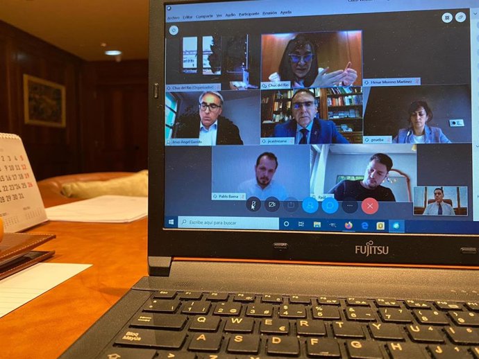 Reunión telemática que ha tenido lugar esta mañana entre el Presidente del Parlamento junto con los portavoces de los grupos parlamentarios y la Consejera de Salud y el Consejero de Desarrollo Autonómico.