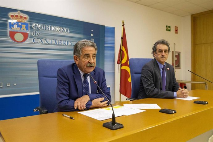 El presidente Revilla y el consejero de Industria anuncian ayudas para los autónomos y micropymes