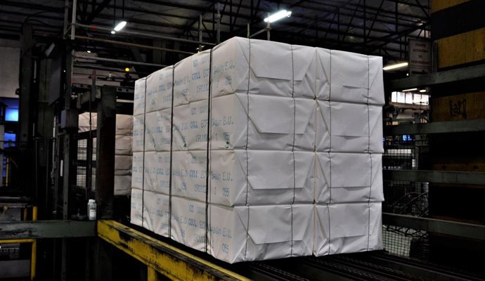 Bloques de celulosa en Ence Navia.