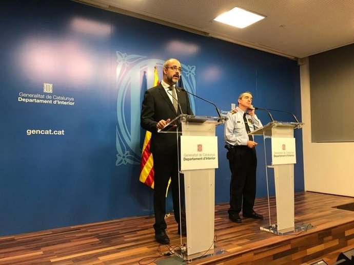 El conseller de Interior de la Generalitat, Miquel Buch, y el comisario Joan Carles Molinero, en rueda de prensa telemática el 20 de marzo de 2020.