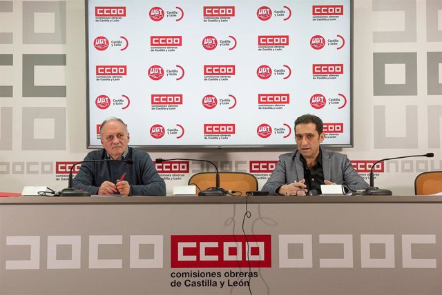 Los secretarios generales de UGT y CCOO en Castilla y León, Faustino Temprano (i) y Vicente Andrés (d), respectivamente, en una rueda de prensa por videoconferencia.