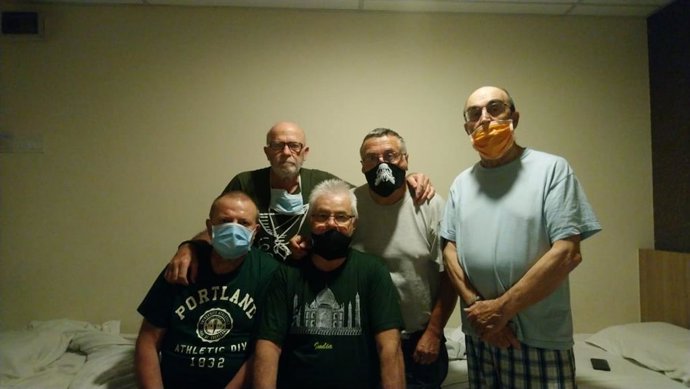 Cinco españoles, cuatro de ellos valencianos, permanecen aislados en Malasia tras cancelar su aerolínea el vuelto de vuelta.