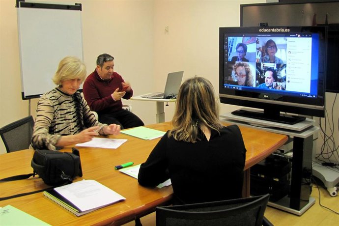 Lombó analiza con los comités de directores la primera semana sin docencia presencial