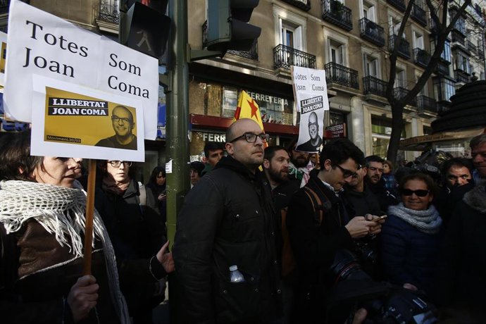 Joan Coma (CUP), apoyado por ERC al ir a declarar a la Audiencia Nacional en 2016