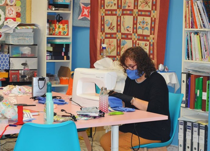 Un negocio de patchwork de Daimiel se reinventa movilizándose para la fabricación de mascarillas de tela