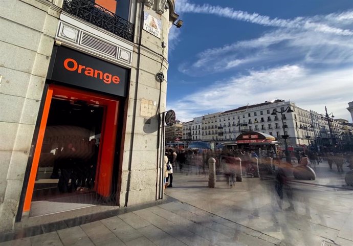 Exterior de una tienda de la compañía telefónica Orange en Madrid (España).