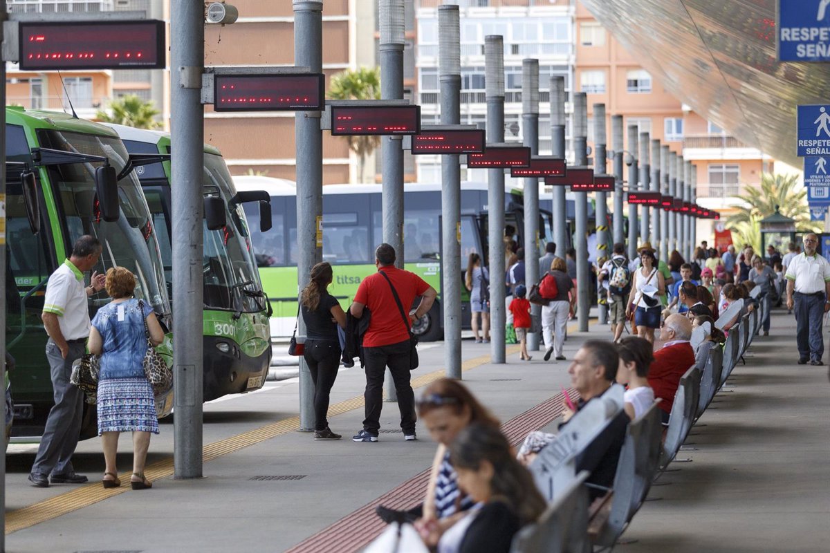 Titsa reduce frecuencias en las l neas urbanas de Santa Cruz de