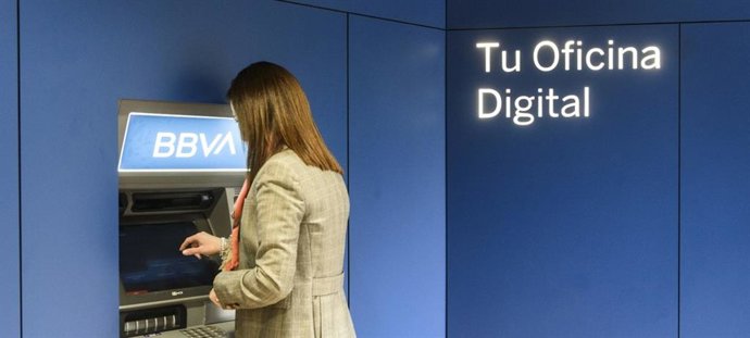 Cajero automático de BBVA en su nuevo centro de banca de clientes, en la  calle Velázquez, 33.