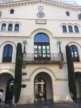 La fachada del Ayuntamiento de Badalona en una imagen de archivo