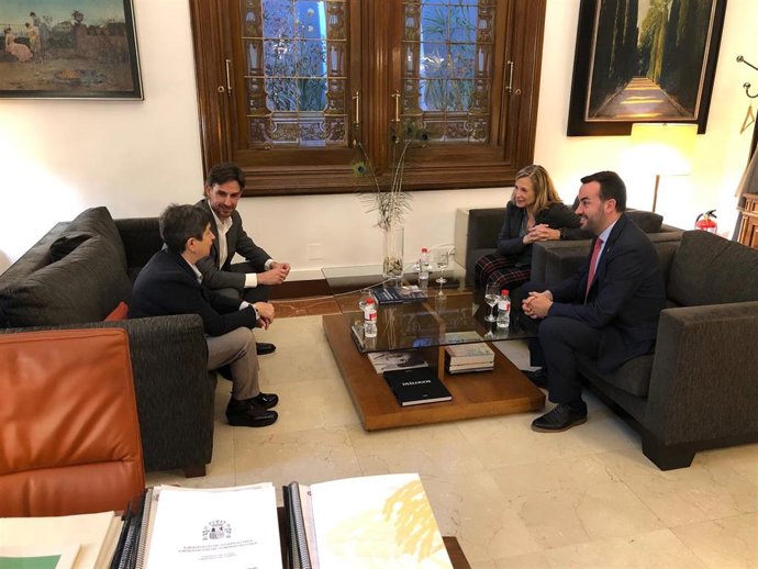 Reunión de la delegada del Gobierno en Catalunya, Teresa Cunillera, con el presidente de la Associació Catalana de Municipis (ACM), Lluís Soler; el vicepresidente de Gobernanza Local de la entidad, Xavier Paz, y la secretaria general, Joana Ortega.