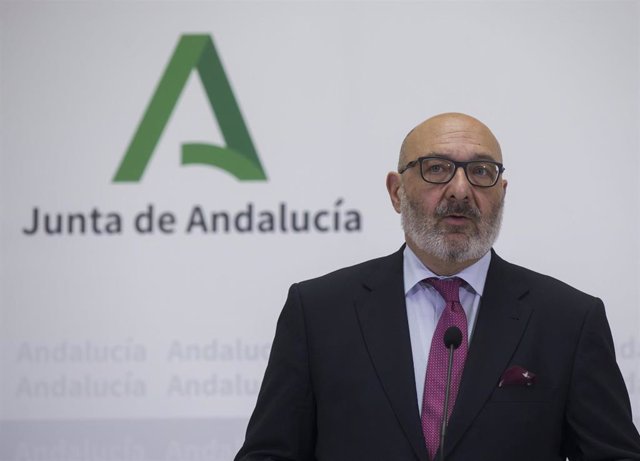 Juanma Moreno inicia una ronda de reuniones por separado con los portavoces de los grupos con representación en el Parlamento de Andalucía