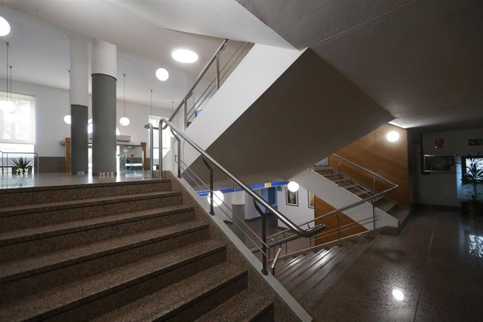 Pasillos del complejo administrativo de San Caetano, sede de la Xunta, vacíos durante la crisis del coronavirus