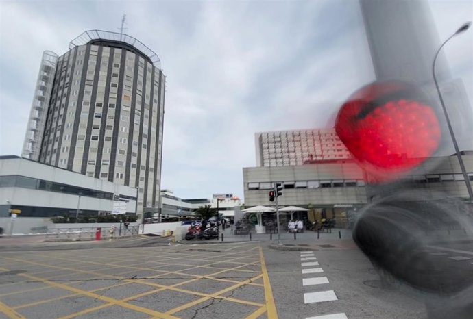 Imagen de recurso de la fachada y zonas exteriores del Hospital de la Paz de Madrid.