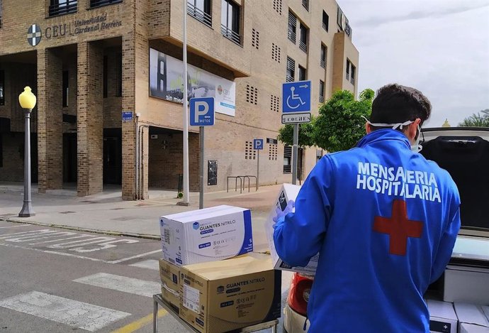 Material sanitario entregado por el CEU