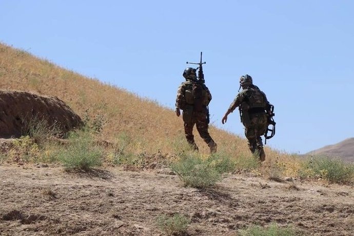 Dos militares afganos desplegados en una operación