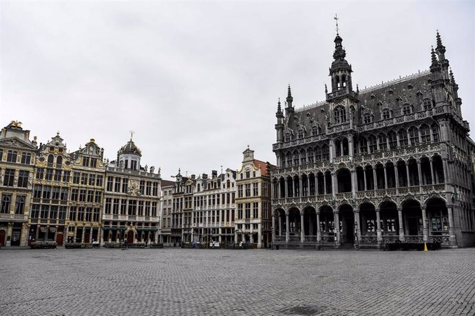 Gran Plaza de Bruselas desierta por el coronavirus