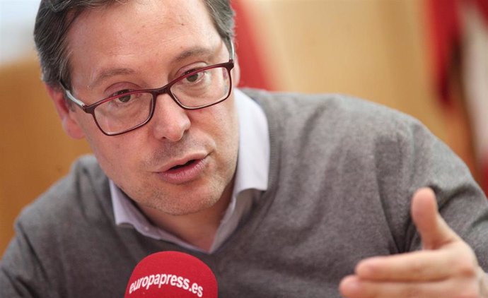 Imagen de recurso del portavoz del PP en la Asamblea de Madrid, Alfonso Serrano, durante una entrevista con Europa Press.