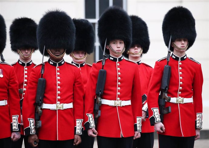 Granaderos de guardia en el Cuartel de Wellington, en Westminster, Londres