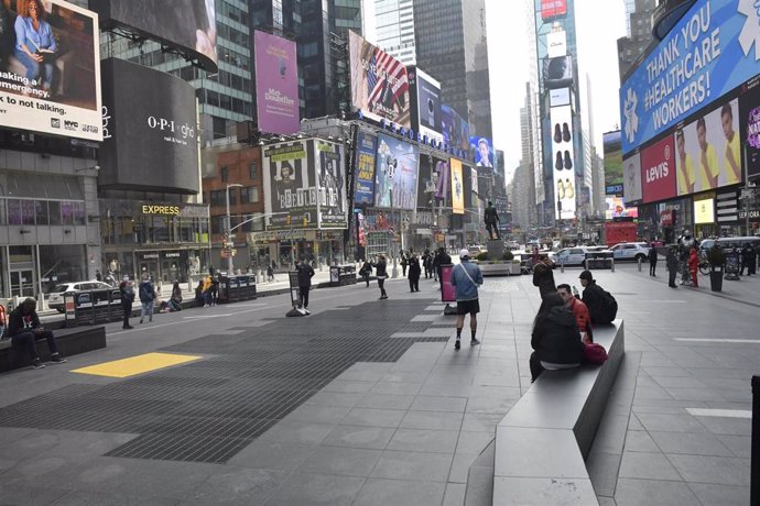 Times Square de Nueva York con muy poca gente debido al coronavirus