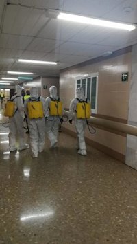 La UME interviene este domingo en la desinfección de hospitales, residencias y aeropuerto de Málaga