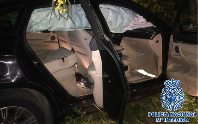 Uno de los coches accidentados en Marbella que permitió a la Policía Nacional desarticular una red criminal dedicada a sustraer drogas a otras organizaciones criminales, entre otros ilícitos