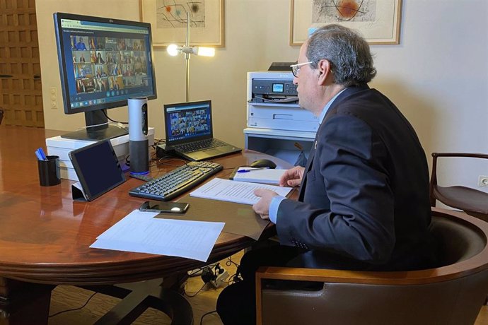 El presidente de la Generalitat, Quim Torra, participa en la videoconferencia con los presidentes autonómicos