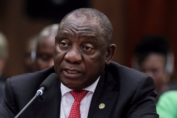 Coronavirus.- Una ministra de Sudáfrica se disculpa tras minimizar el riesgo y d