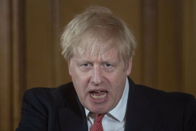 Coronavirus.- Boris Johnson lo fía todo a que la gente respete los dos metros de
