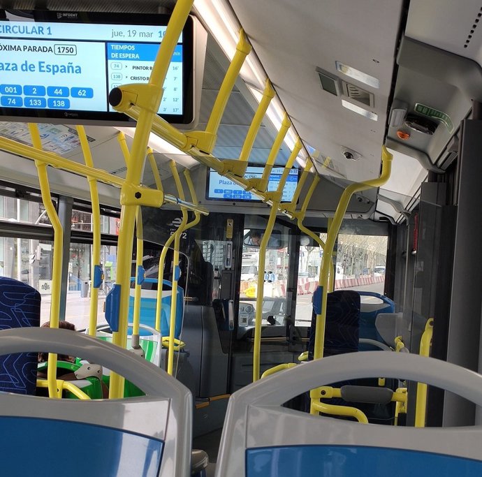 Autobús de la EMT prácticamente vacío