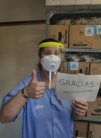 Voluntarios de Málaga fabrican 300 viseras de acetato que el Sindicato Médico reparte en hospitales ante el coronavirus