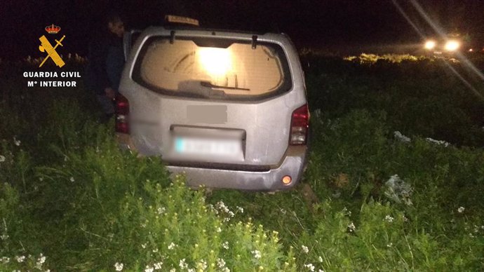 Vehículo de los jóvenes en Calahorra atrapado en el barro tras incumplir el estado de alarma