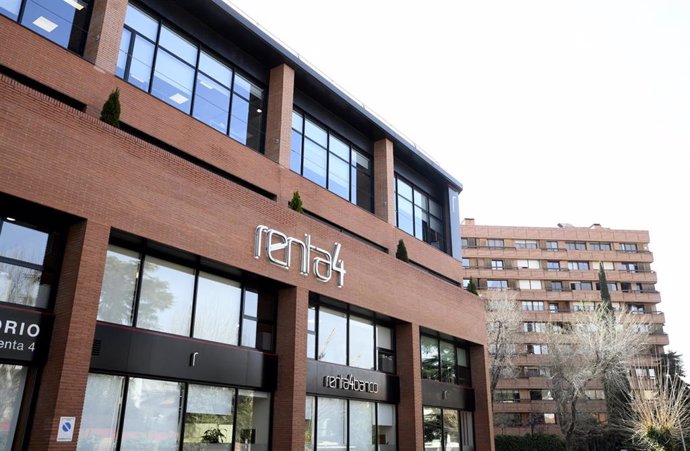 Una de las oficinas de Renta 4 Banco en Madrid, tras conocerse el incremento de un 10,8% de su beneficio neto atribuido en el ejercicio 2019, hasta los 17,8 millones de euros, el mayor obtenido en toda su historia, a 28 de febrero de 2020.