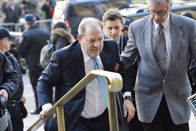 February 24, 2020 - New York, NY USA:  Disgraced movie mogul Harvey Weinstein arrives at NYC Criminal Court as the jury continues to deliberate the multiple charges of rape which he has been accused of.  (Matthew McDermott/Contacto)