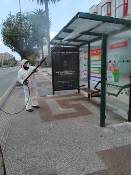 Limpieza de marquesinas en Torrelavega