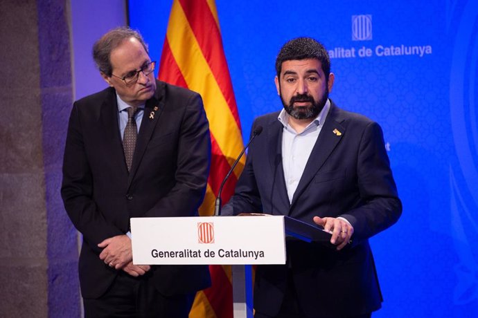 El conseller de Trabajo, Asuntos Sociales y Familias de la Generalitat, Chakir El Homrani, interviene en rueda de prensa junto al presidente de la Generalitat, Quim Torra, en Barcelona / Catalunya (España), a 12 de marzo de 2020.