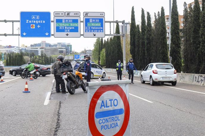 La Policía Municipal de Madrid realiza un control en la capital