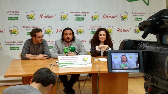 Los responsables provinciales de IU Fernando Macías e Inmaculada Nieto