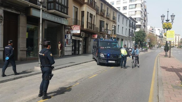 Control de Policía Nacional en estado de alarma