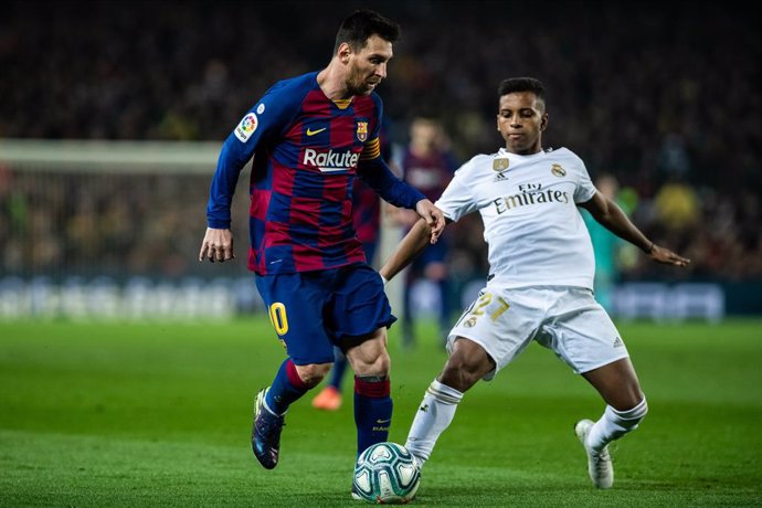  Leo Messi i Rodrygo Goes durant el Bara-Madrid del Camp Nou. LaLiga Santander 2019-2020.