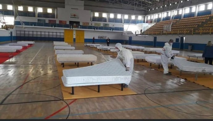 El Ayuntamiento habilita el pabellón Juan Gómez Juanito para acoger a las personas sin hogar de Fuengirola