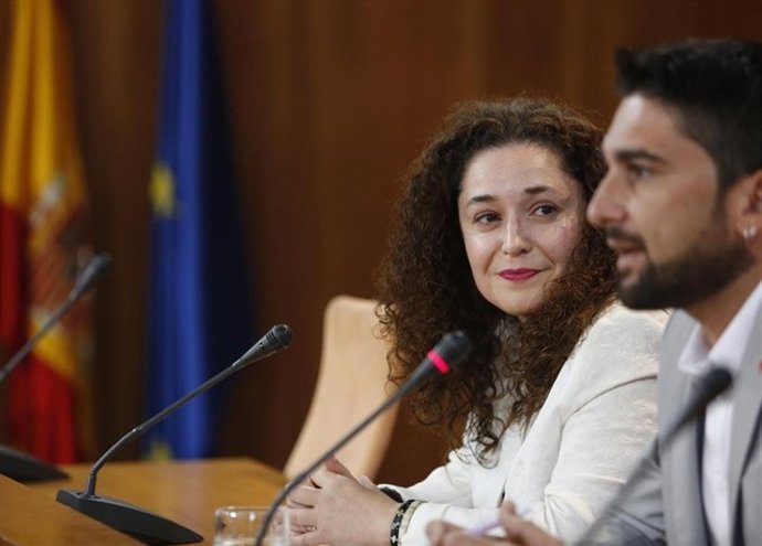 La portavoz parlamentaria de Adelante Andalucía, Inmaculada Nieto, y el diputado de Adelante Ismael Sánchez.