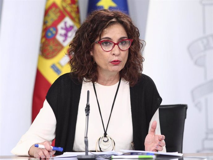 La ministra de Hacienda, María Jesús Montero, interviene en la rueda de prensa posterior al Consejo de Ministros convocada ante los medios para informar sobre el coronavirus, en La Moncloa, Madrid (España), a 10 de marzo de 2020.