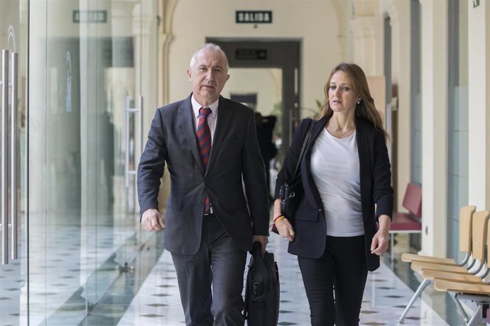 El viceconsejero de Empleo, Formación y Trabajo Autónomo, Miguel Ángel García, y la delegada territorial de Empleo, Formación, Trabajo Autónomo y Economía, Conocimiento, Empresas y Universidad, Virginia Fernández, en imagen de archivo