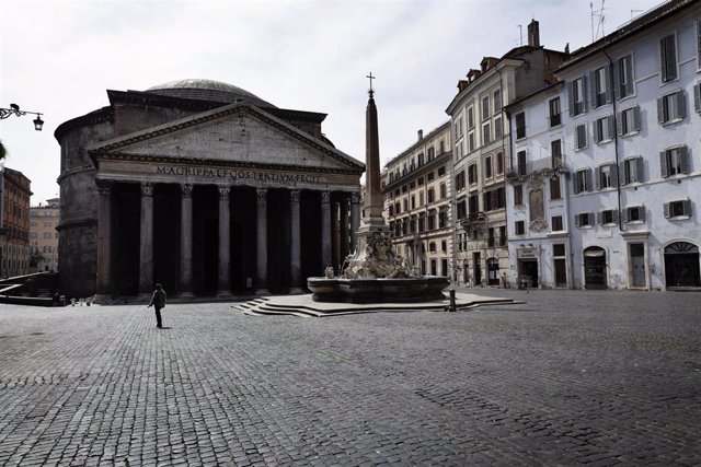La Plaza del Panteón en Roma vacía