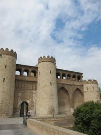 Las Cortes de Aragón se suman al apoyo a los sanitarios contra el COVID-19 iluminando su fachada de blanco y verde