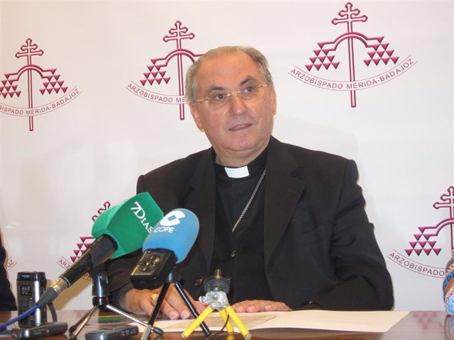 El arzobispo de Mërida-Badajoz, celso Morga, en una foto de archivo