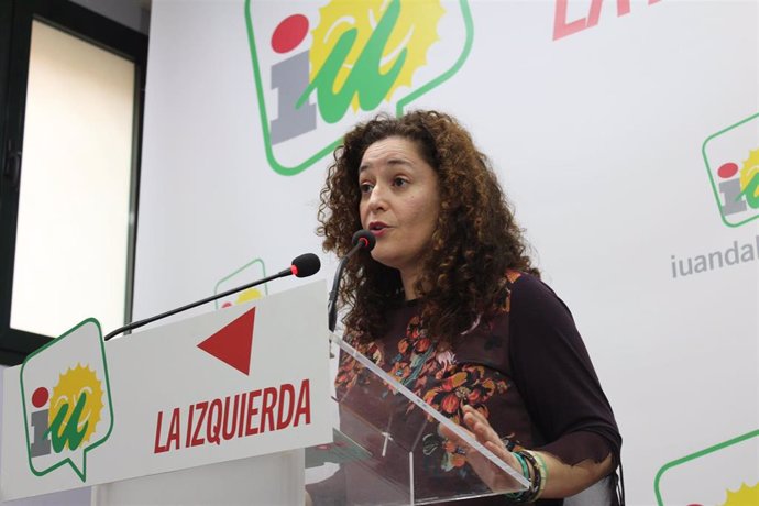 La portavoz de Adelante Andalucía y responsable de Política Institucional de IU Andalucía, Inmaculada Nieto, en rueda de prensa