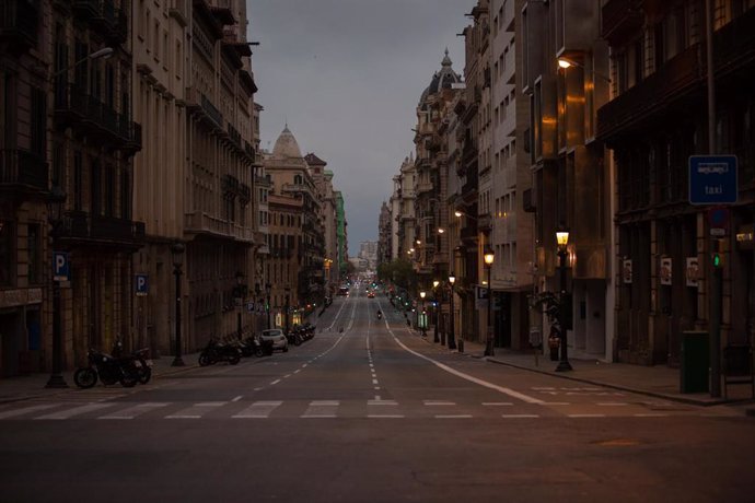 Vía Laietana durante el primer día laborable de la segunda semana desde que se decretó el estado de alarma en el país a consecuencia del coronavirus, en Barcelona/Catalunya (España) a 23 de marzo de 2020.