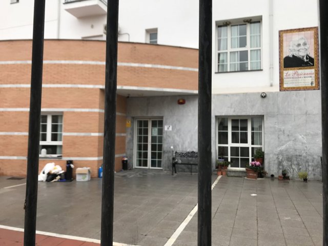 Imagen de la residencia de mayores de Alcalá del Valle (Cádiz) cerrada por los casos positivos en coronavirus