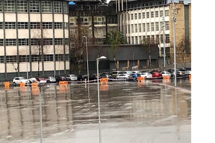 Aparcamiento para personal sanitario del Hospital de Basurto habilitado en la explanada de San mamés en Bilbao